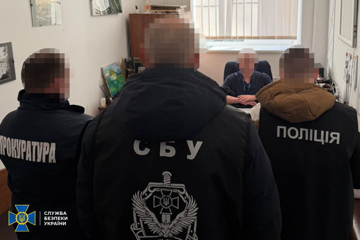 Суд відсторонив від посади та арештував майно підозрюваного у хабарі львівського ревматолога