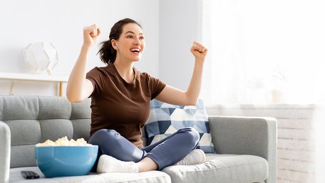 45 зірок та сотні знайомих хітів: на SWEET.TV відбулася прем’єра популярного музичного шоу