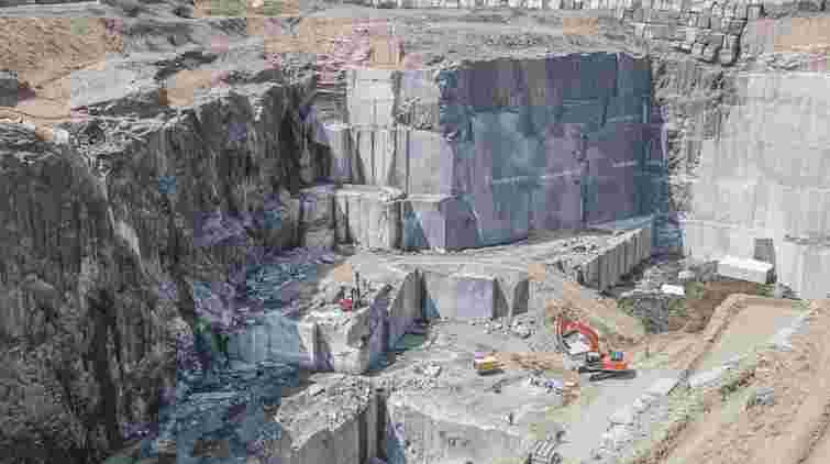 Фірма присяжної місцевого суду видобуватиме граніт на Хмельниччині за 4,53 млн грн