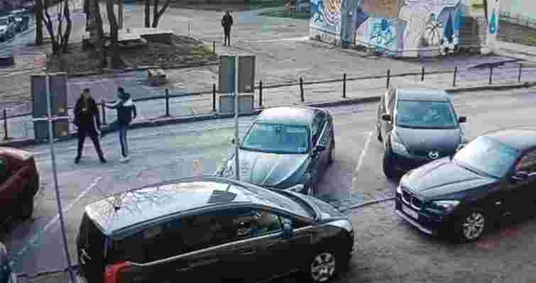 П’яний нападник побив інспектора з паркування в центрі Львова