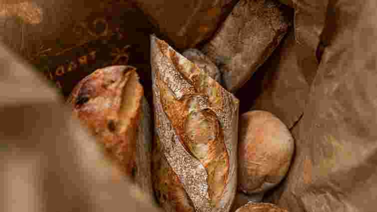 Не поспішайте викидати: як повернути черствому хлібу структуру свіжої випічки