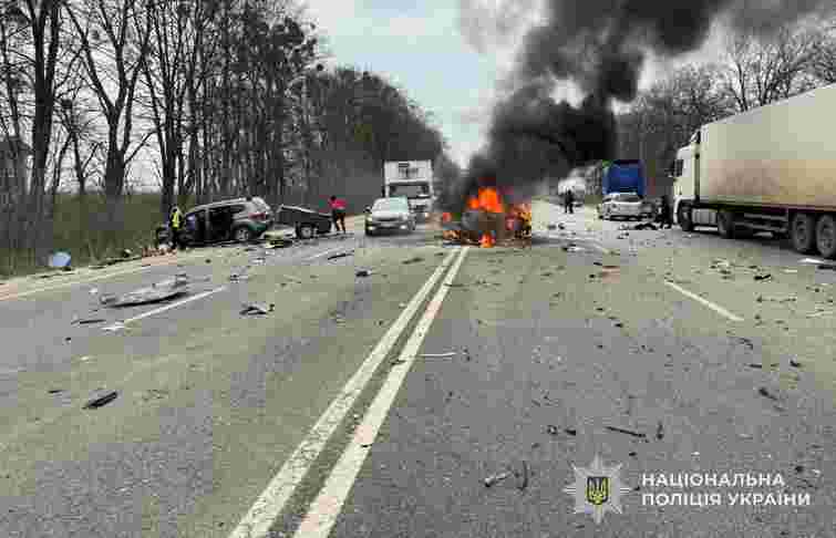 У Дублянах під час зіткнення вибухнув автомобіль, є загиблі