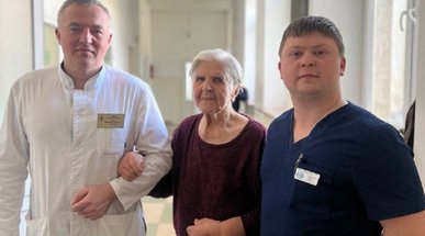 Хірурги успішно прооперували 84-річну жінку з дзеркально розташованими внутрішніми органами