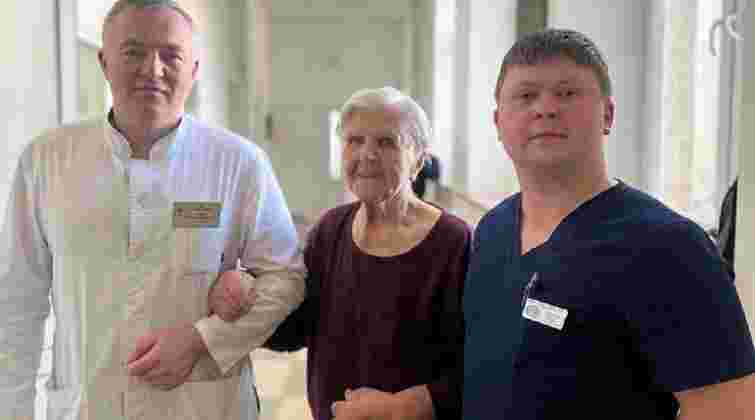 Хірурги успішно прооперували 84-річну жінку з дзеркально розташованими внутрішніми органами