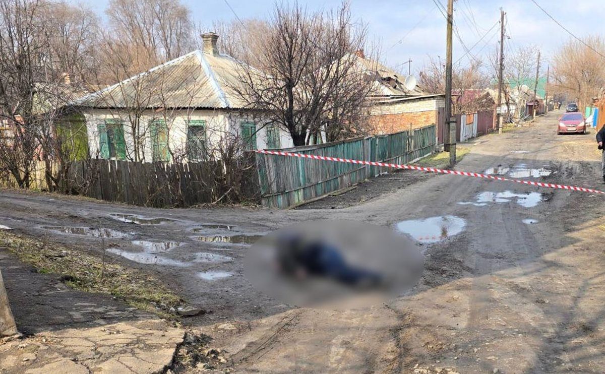 У Словʼянську перехожий застрелив поліцейського під час перевірки документів 