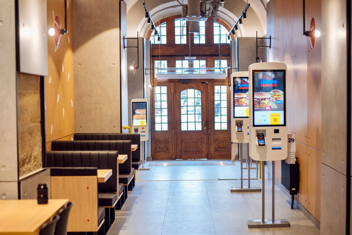 У центрі Львова на площі Ринок відкрили новий ресторан McDonaldʼs