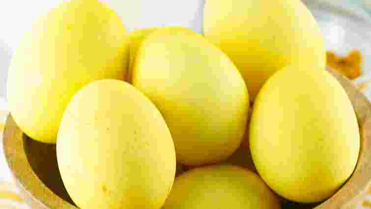 Готуємося до Великодня: як пофарбувати яйця в жовтий колір без штучних барвників