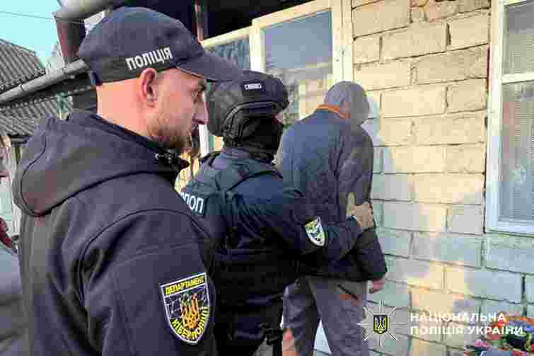 Поліція розшукала чоловіка, який під час листування розбещував малолітню з Хмельниччини