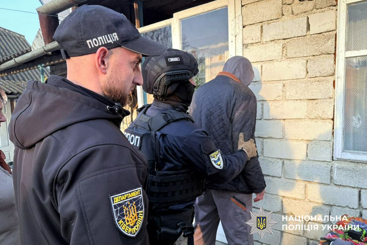 Поліція розшукала чоловіка, який під час листування розбещував малолітню з Хмельниччини
