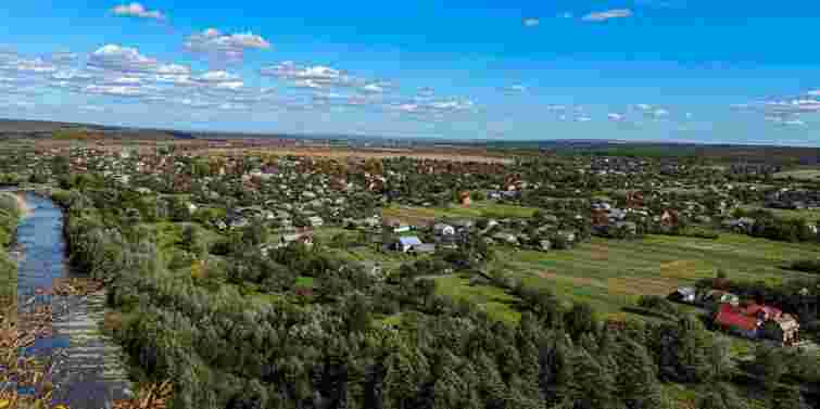 Посадовця селищної ради на Прикарпатті підозрюють у махінаціях з землею на 1 млн грн