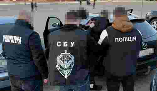 Посередника з Львівщини затримали після одержання 2 тис. доларів за вплив на медиків ЛКК