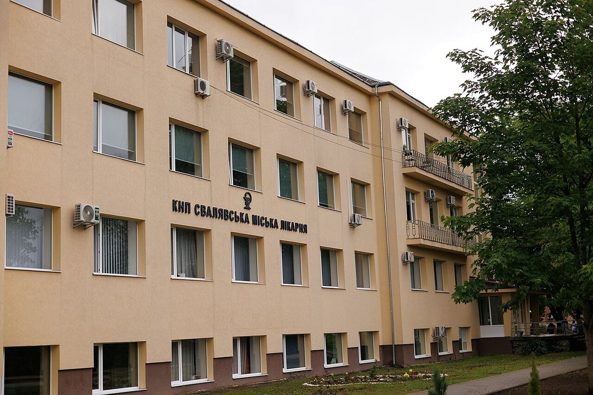 Поліція проводить обшуки в лікарні на Закарпатті