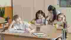 У польських школах учням заборонять використовувати мобільні телефони