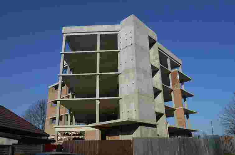 Міська ДАБК зобов’язала забудовника знести незаконний поверх адмінбудівлі у Львові