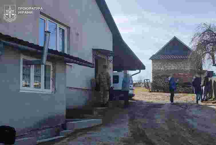 На Львівщині чоловік проник у будинок родини та викрав майже мільйон гривень