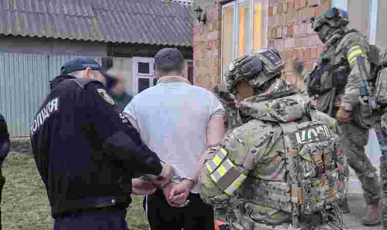 Буковинець викрав майже 500 тис. грн з банківського рахунку пораненого військового