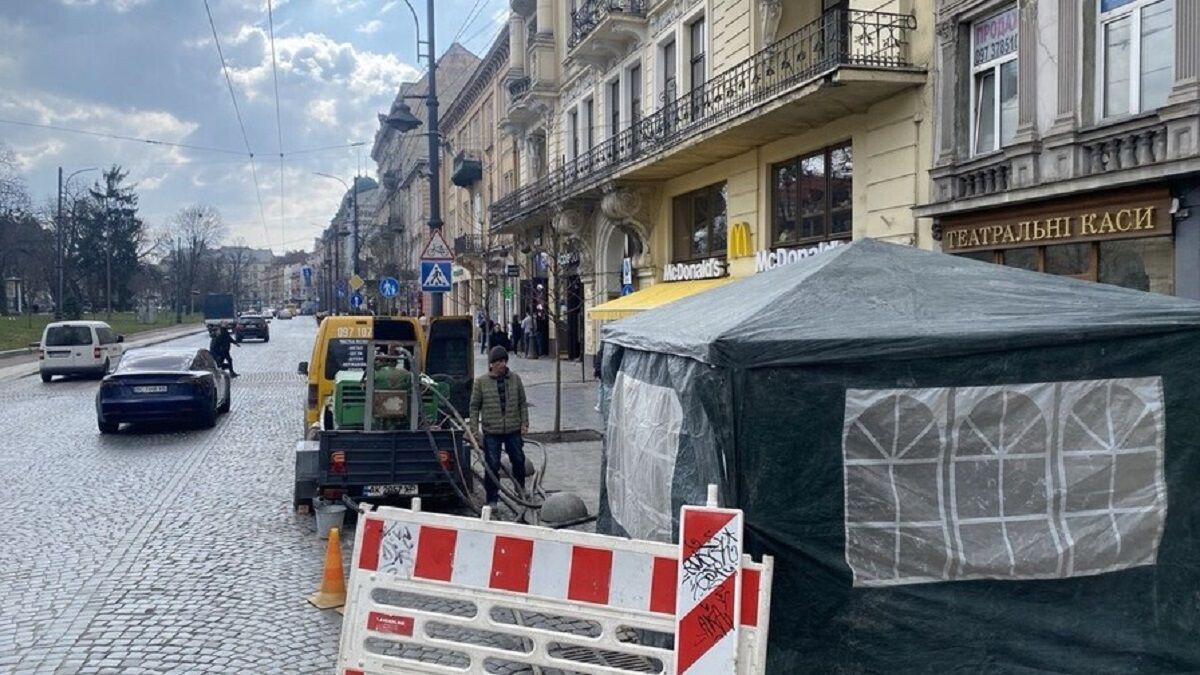 У центрі Львова проведуть тестову обробку слизької плитки 