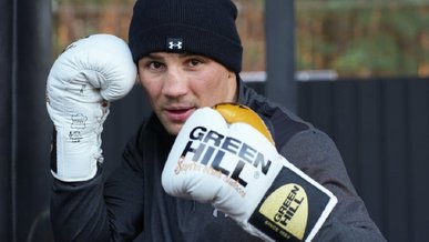 Олександр Хижняк з яскравої перемоги нокаутом дебютував у професійному боксі