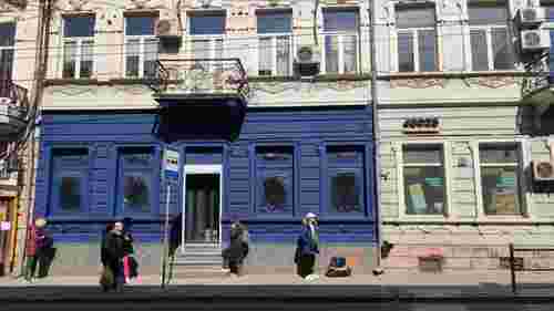 У Тернополі фасад пам’ятки архітектури незаконно пофарбували у синій колір