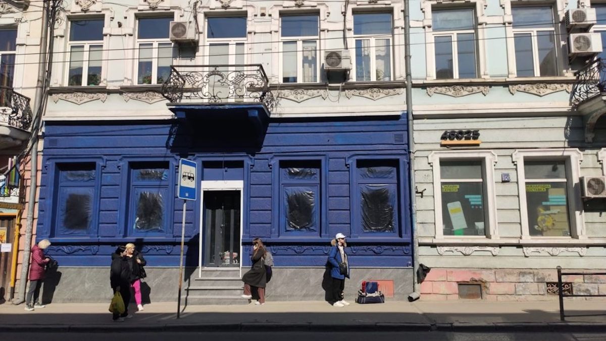 У Тернополі фасад пам’ятки архітектури незаконно пофарбували у синій колір