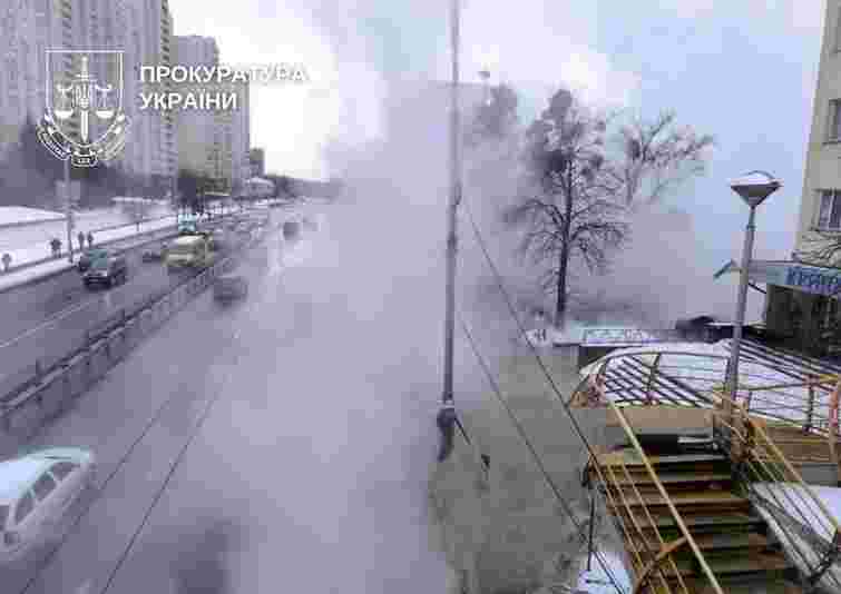 Померла 16-річна дівчина, яка в січні через прорив тепломережі у Києві впала в яму з окропом 