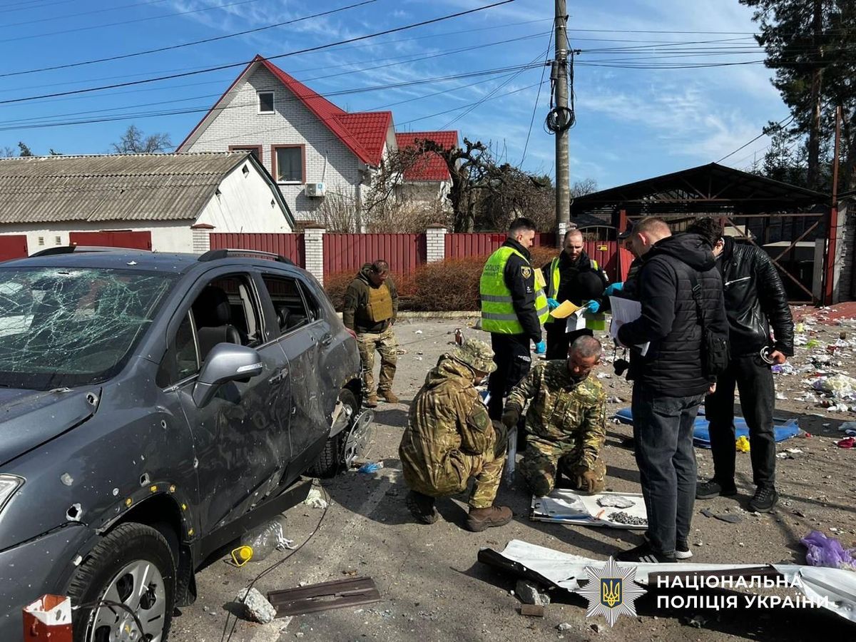 У Бучі стався теракт біля багатоповерхівки, травмовані поліцейські 