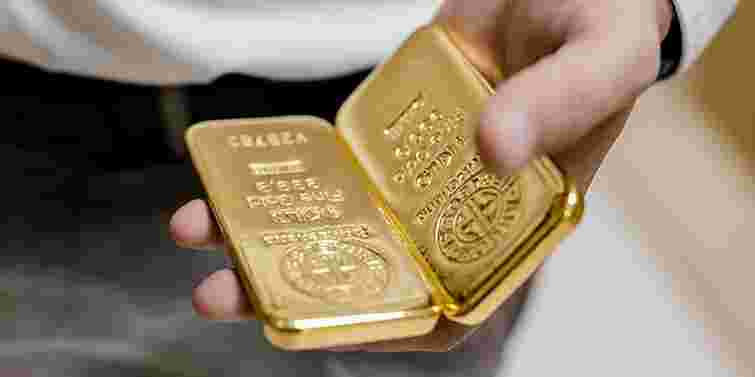 Золото пережило найгірший за останні 43 роки тиждень та подешевшало на 8%