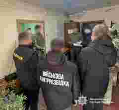 Посадовця ТЦК і його батька підозрюють в оформленні документів для ухилянтів на Прикарпатті