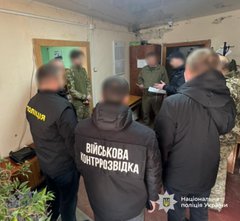 Посадовця ТЦК і його батька підозрюють в оформленні документів для ухилянтів на Прикарпатті