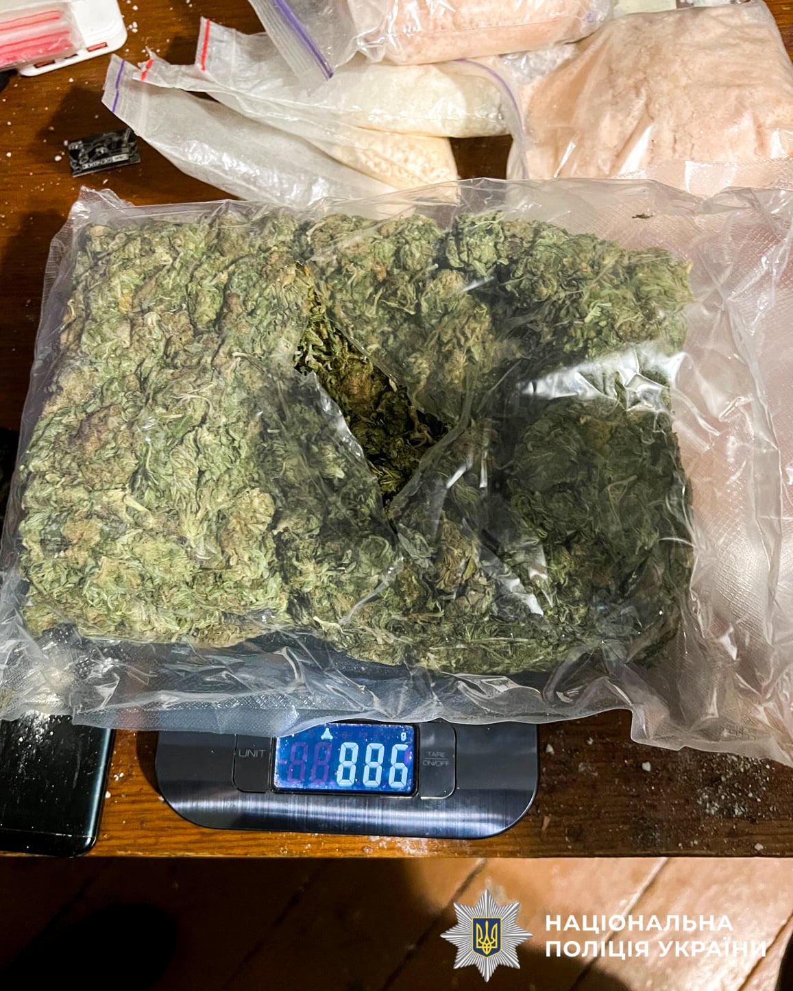 Результати обшуків у трьох підозрюваних (фото поліції)