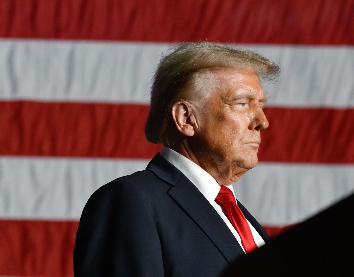 Дональд Трамп оголосив про припинення ударів по енергетиці Ірану строком на пʼять днів