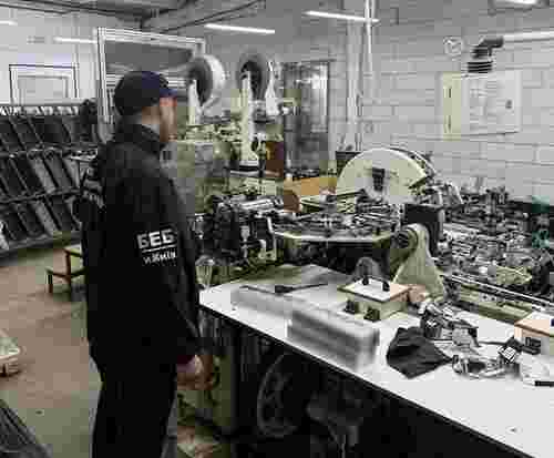 Підпільну тютюнову фабрику з доходом у мільярд гривень викрили у Чернівцях