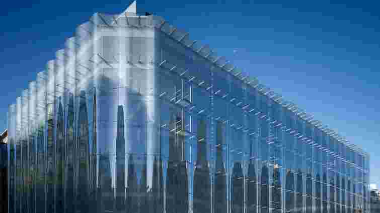 Скляні фасади з ефектом хвиль: 5 будівель із незвичним дизайном