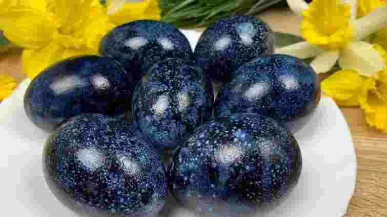 Незвичні відтінки: як пофарбувати яйця чаєм каркаде