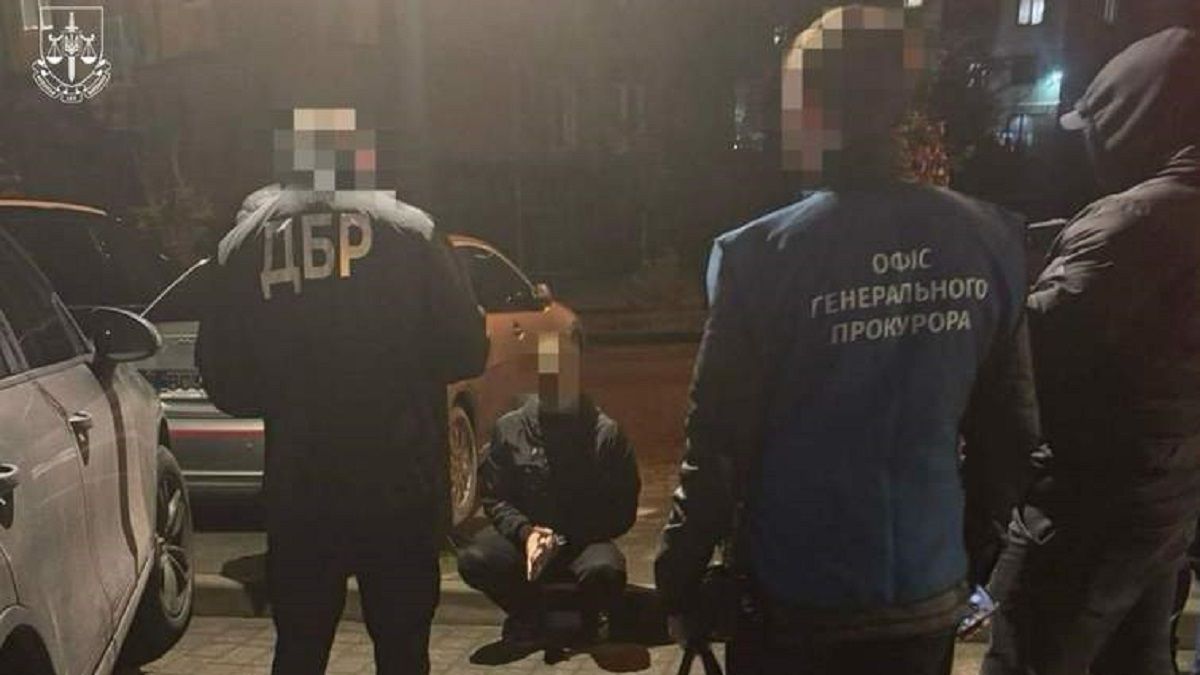 Львівський прокурор не зміг оскаржити звільнення за 5 тис. доларів хабаря