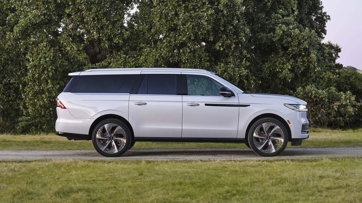 Ford відкликає понад 250 тисяч позашляховиків через збій у програмному забезпеченні

