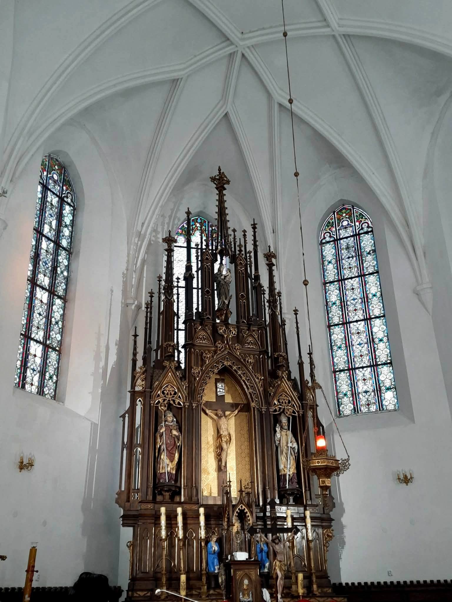 Головний вівтар