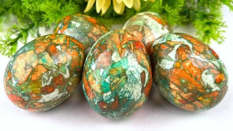 Будьте в тренді: як зробити мармурові крашанки без зайвих зусиль