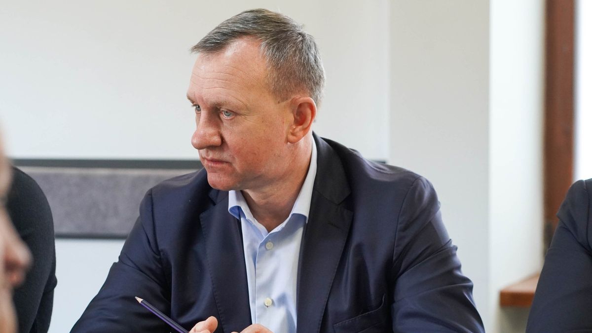 Мер Ужгорода їздить на автомобілях брата та колишньої дружини