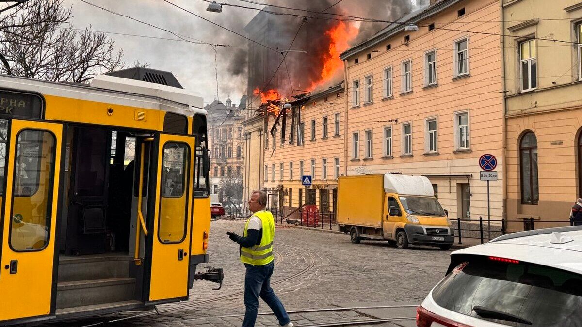 Через російську атаку по Львову в місті змінили схеми руху транспорту