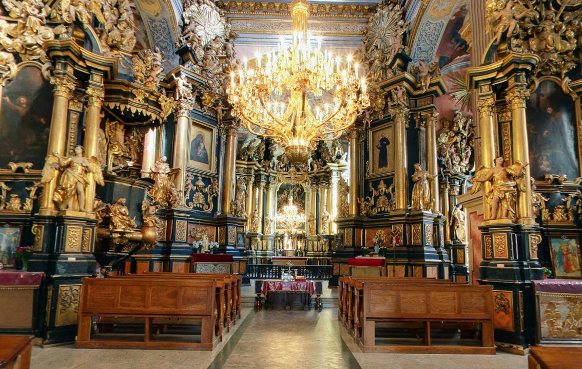 В церкві зберігся пишний бароковий декор і розписи, яким майже 300 років (фото сайту Духовна велич Львова)