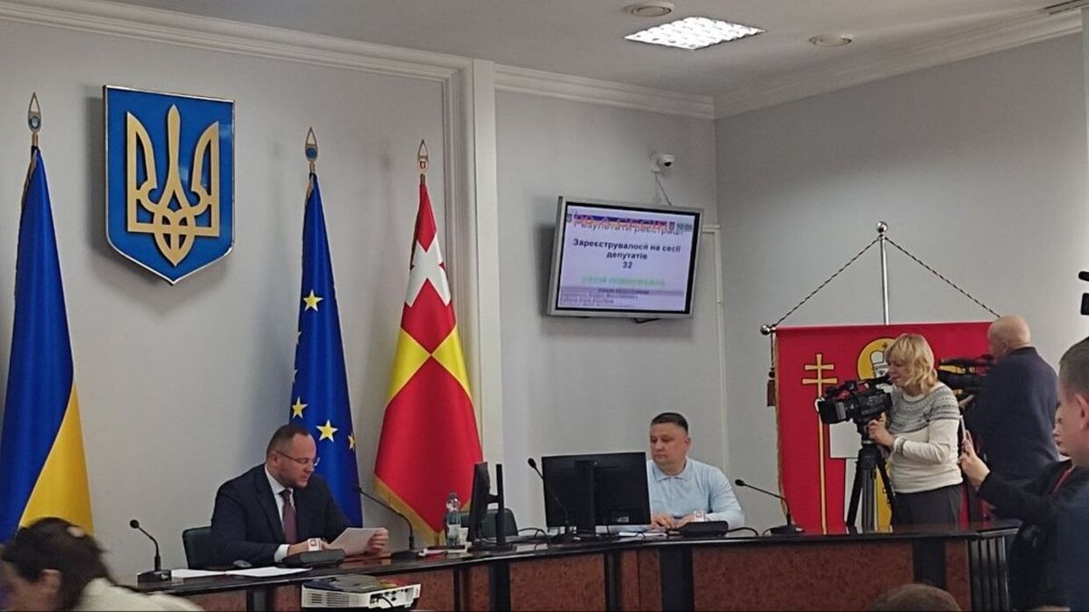 Депутати достроково припинили повноваження мера та секретаря Луцької міськради