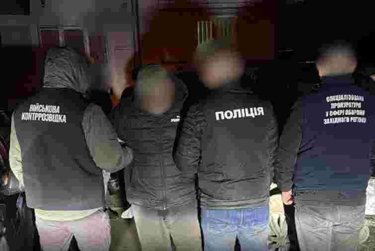 Лікаря військового госпіталю у Львові затримали на хабарі 1500 доларів від солдата