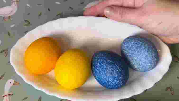 Унікальний малюнок на кожному яйця: як легко пофарбувати крашанки рисом
