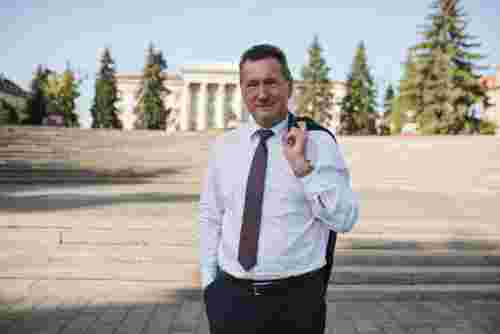 Ректор Волинського університету задекларував новий автомобіль за 2,6 млн грн