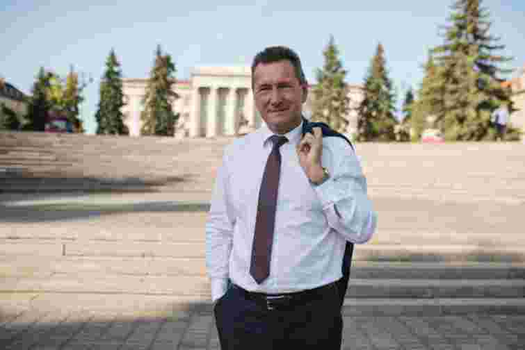 Ректор Волинського університету задекларував новий автомобіль за 2,6 млн грн