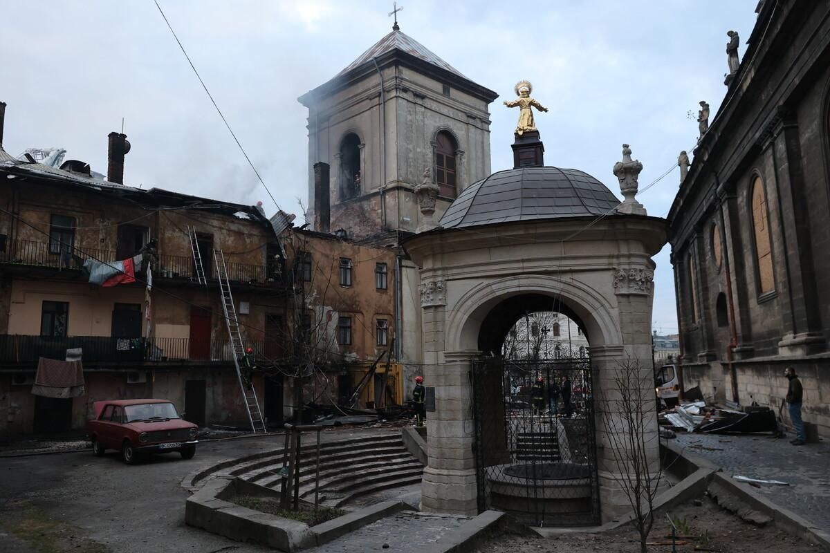 Польська міністерка закликала допомогти відновити історичний центр Львова після удару РФ