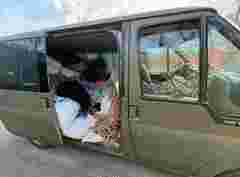 Капелан перевозив чоловіків у Румунію під маскувальними сітками в авто