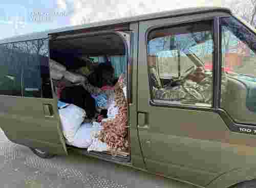 Капелан перевозив чоловіків у Румунію під маскувальними сітками в авто