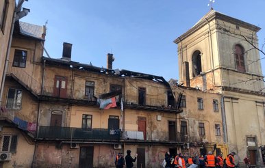 Після російської атаки житловий будинок у центрі Львова визнали непридатним для життя
